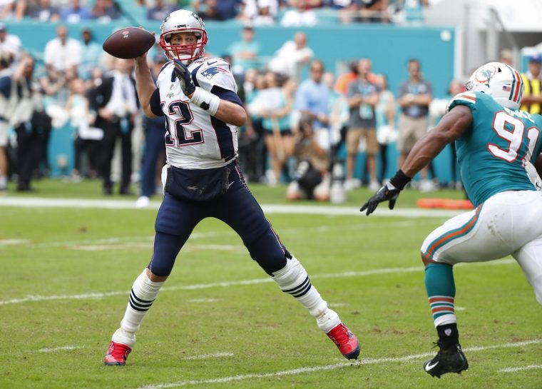 ペイトリオッツQBブレイディがタッチダウンパス数で歴代1位 | NFL