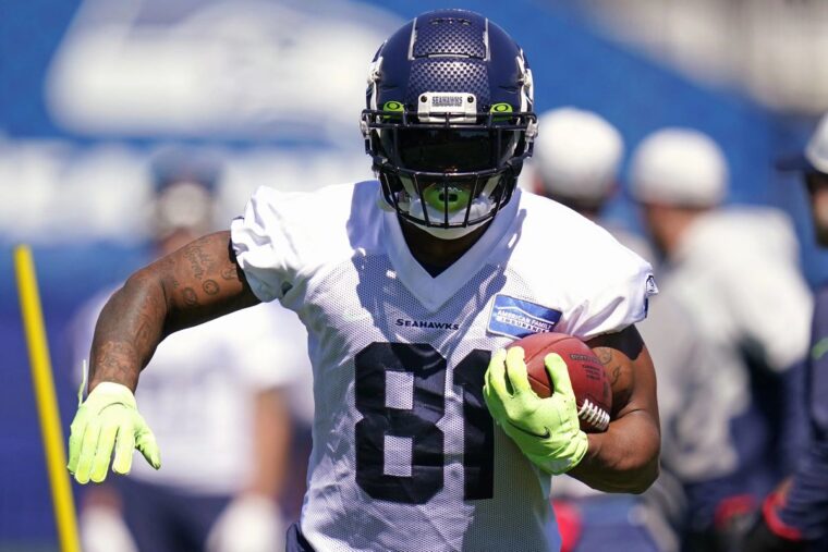 シーホークスQBウィルソンとの共演で活躍を願うTEエバレット | NFL