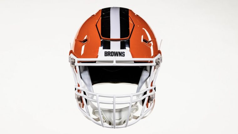 ブラウンズ、2024年からフェイスマスクをかつて使用していた白に変更