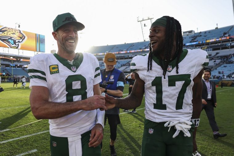 値下げNFL アーロン・ロジャース ニューヨークジェッツ リミテッドジャージ　M AP24354602915087-760x507.jpg