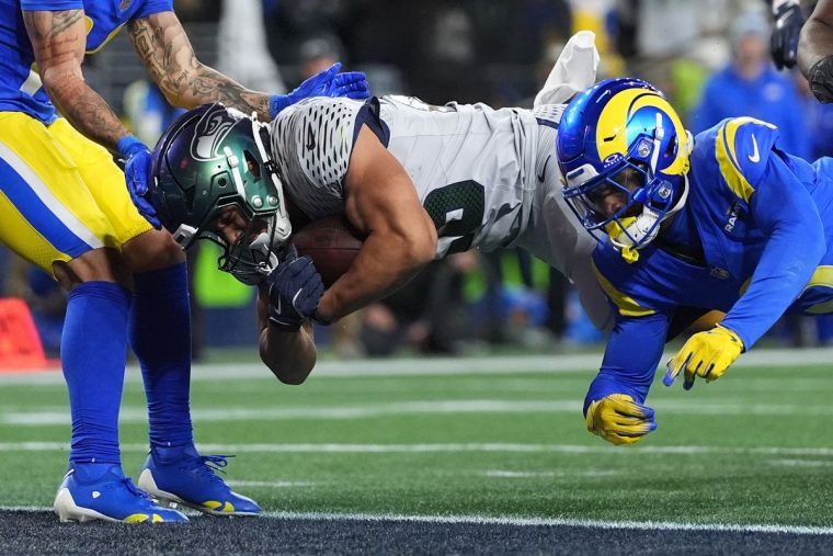 【大幅値下げ】NFL公式NIKEシアトルシーホークス リチャードシャーマン 25 シーホークス攻撃陣が実力を“爆発”させる瞬間を待つWRメットカーフ